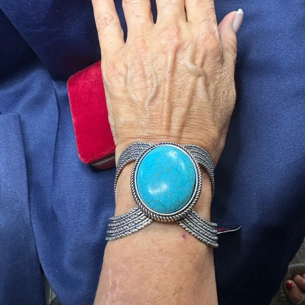 Bracelet Paparazzi Bold Blue Faux Turquoise and Silver Cuff
